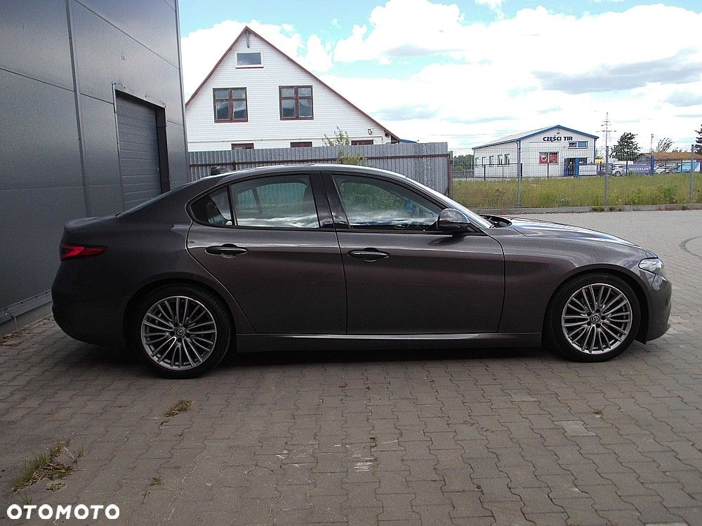 Alfa Romeo Giulia 2.2 AT8 Business - 19