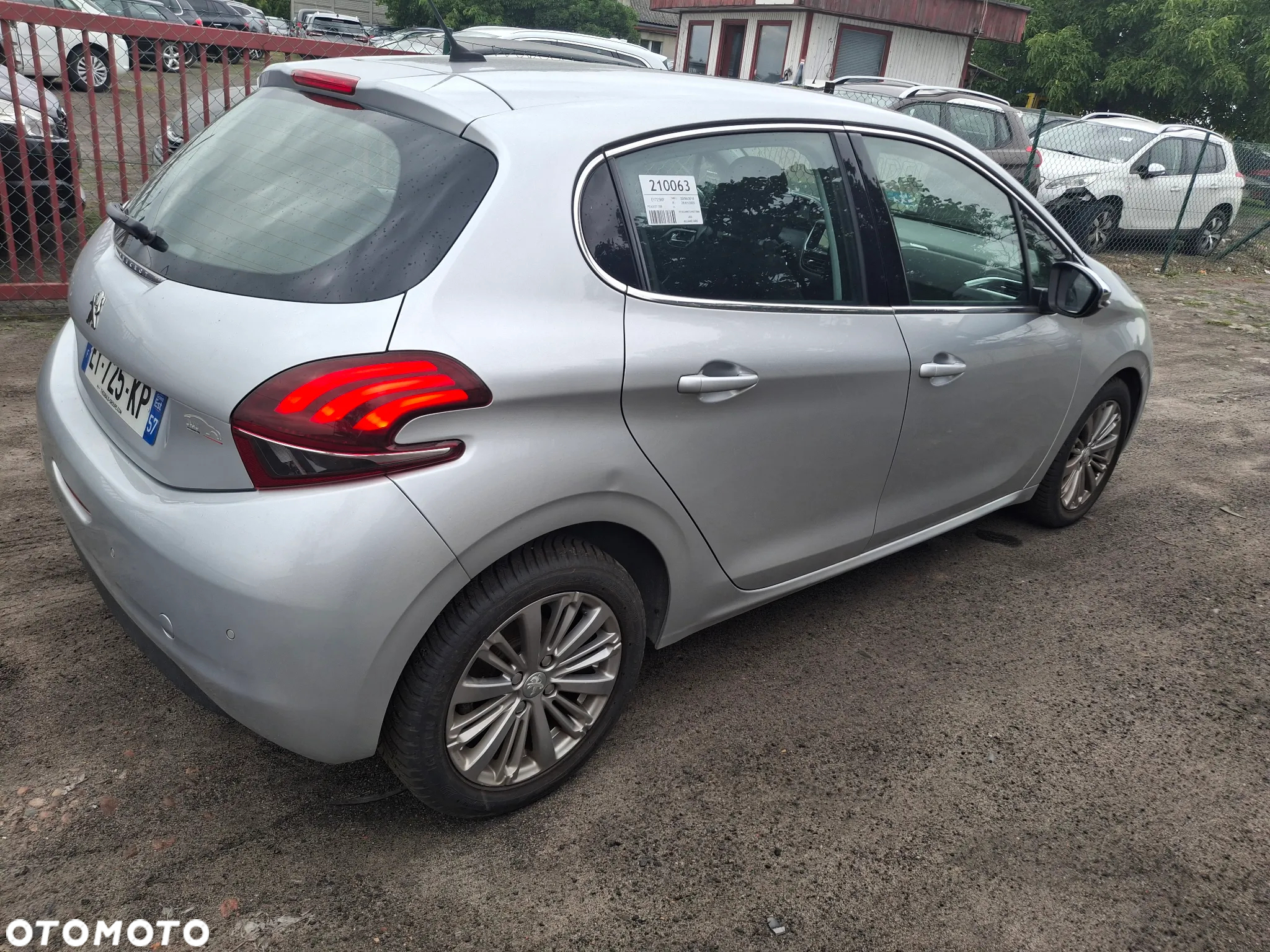 Peugeot 208 - 2