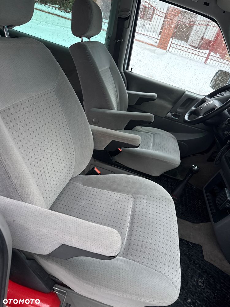 Volkswagen Caravelle - 9