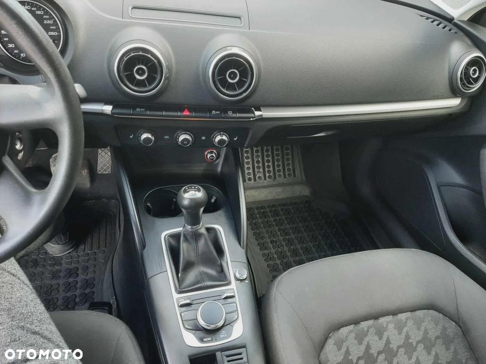 Audi A3 Sportback - 11