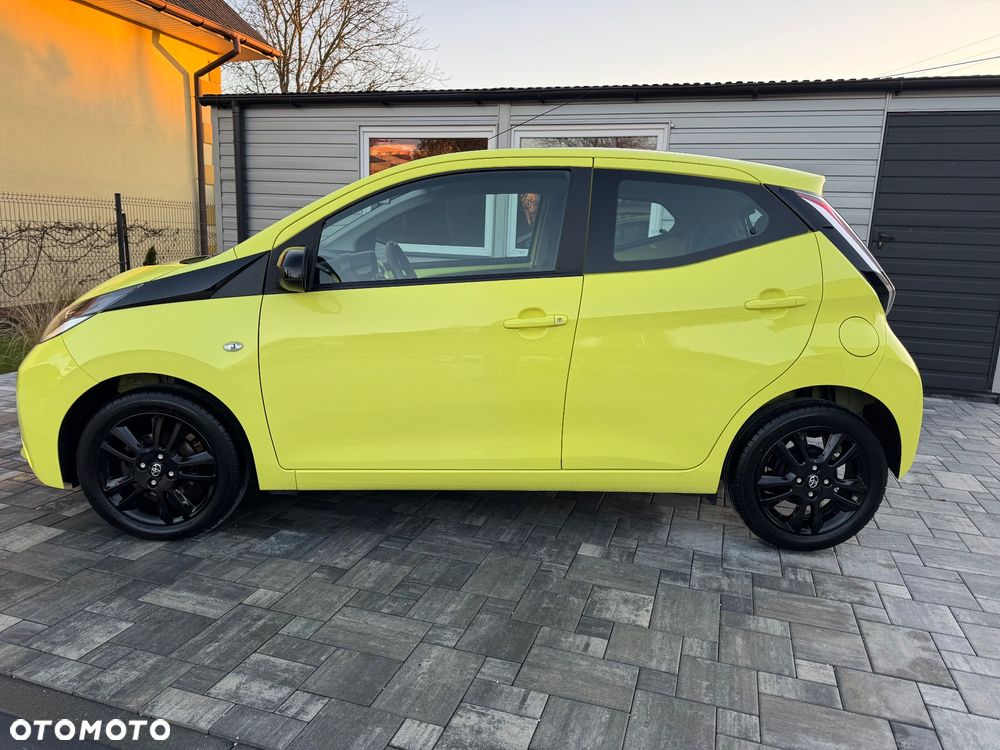 Toyota Aygo x mit x-business Paket - 14