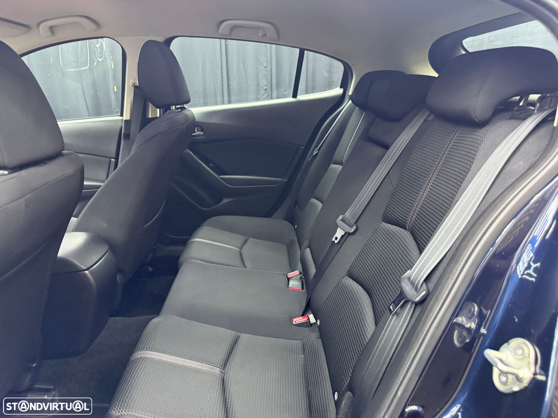 Mazda 3 1.5 Sky-D Excellence Navi - 27