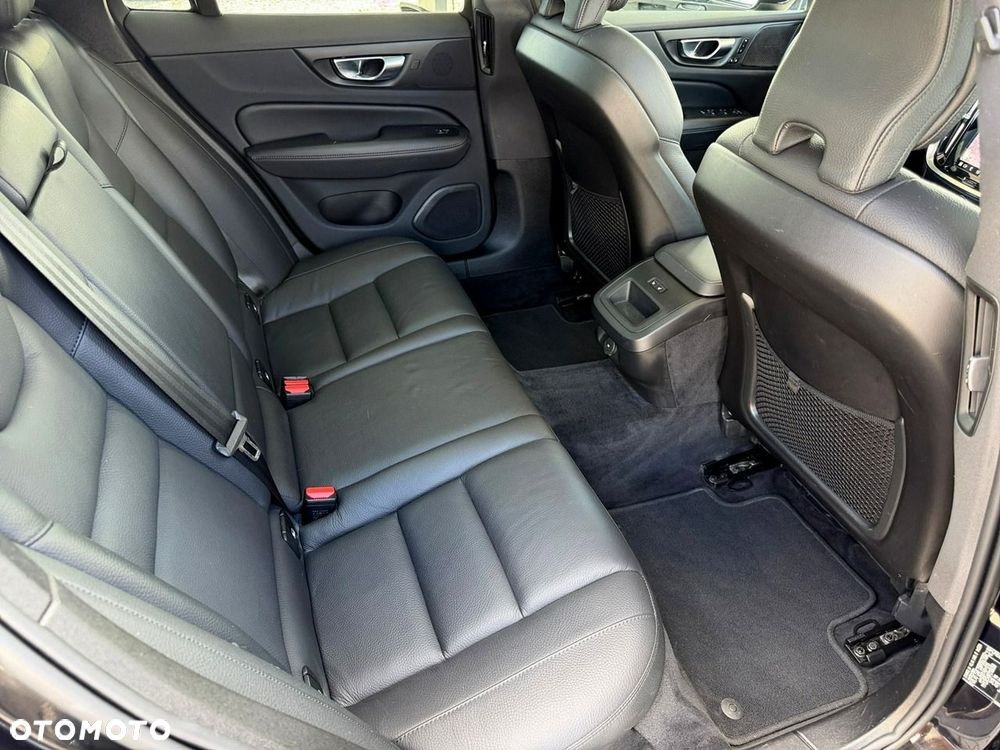 Volvo V60 Cross Country - 30