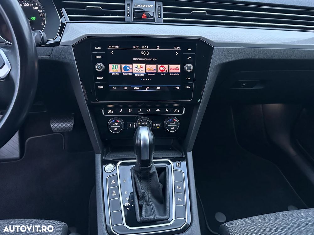 Volkswagen Passat Variant 2.0 TDI SCR DSG - 1