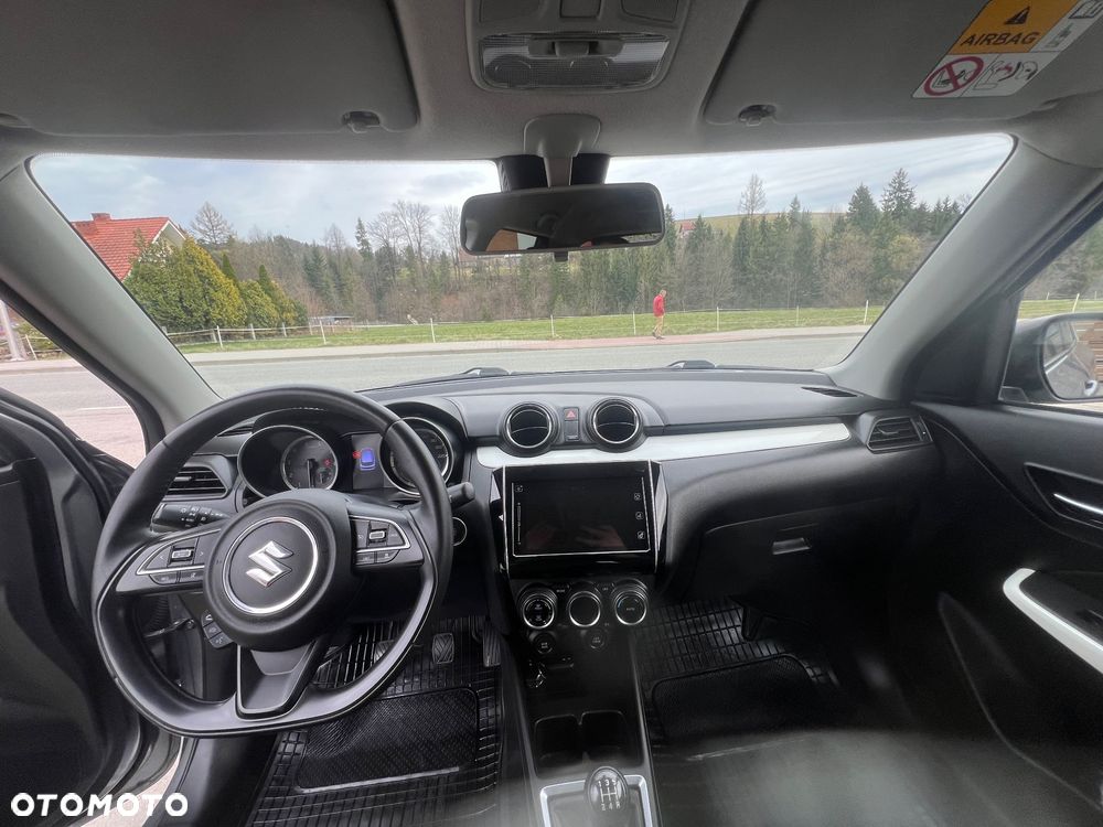 Suzuki Swift 1.2 Premium Plus - 12