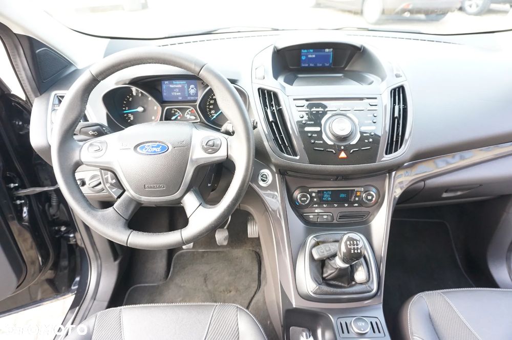 Ford Kuga 2.0 TDCi 2x4 Titanium - 32