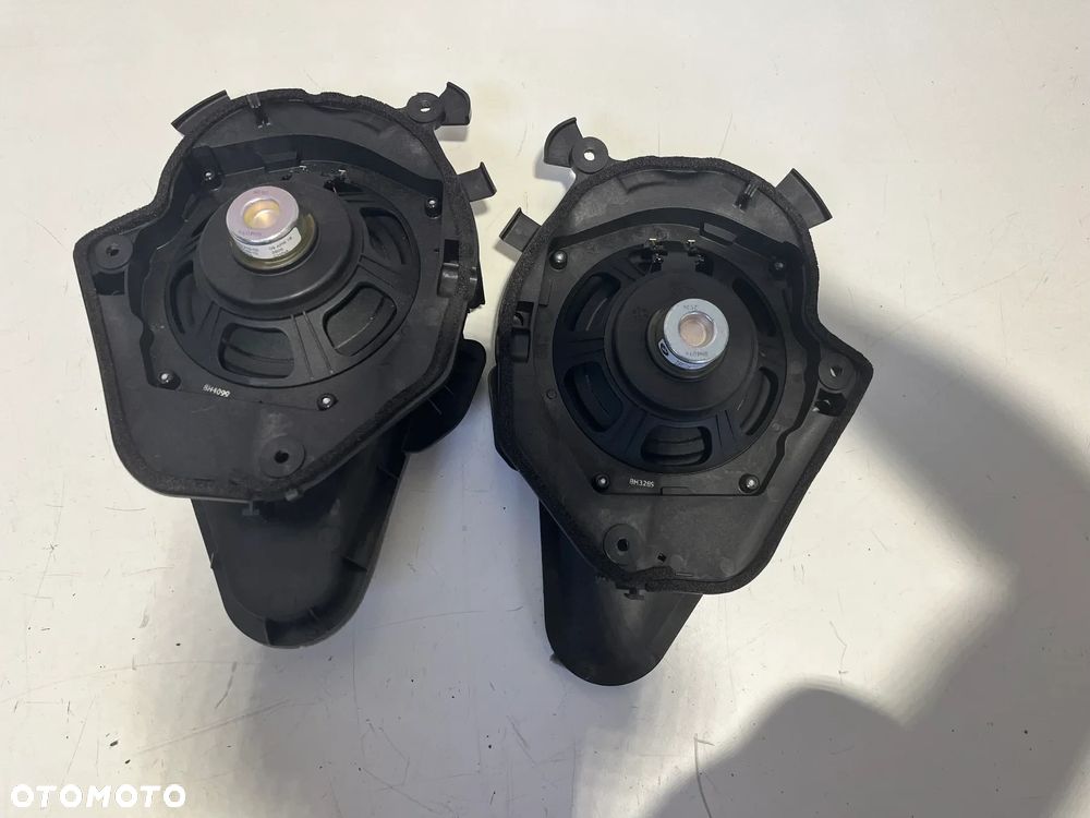 GŁOŚNIK NISKOTONOWY LEWY/PRAWY  BMW I3 - 2