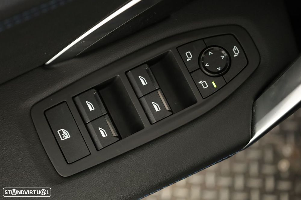 BMW iX2 eDrive20 Pack Desportivo M - 21
