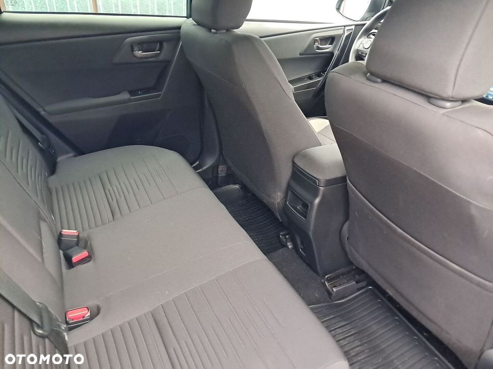 Toyota Auris - 11