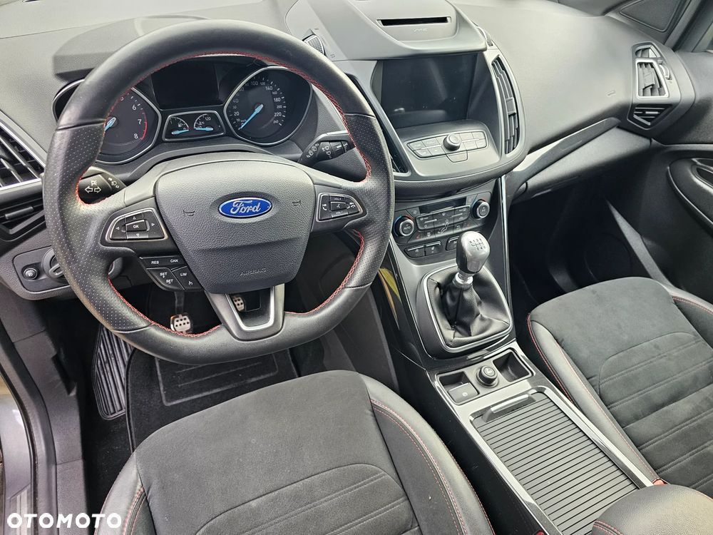 Ford Kuga 1.5 EcoBoost 2x4 ST-Line - 12