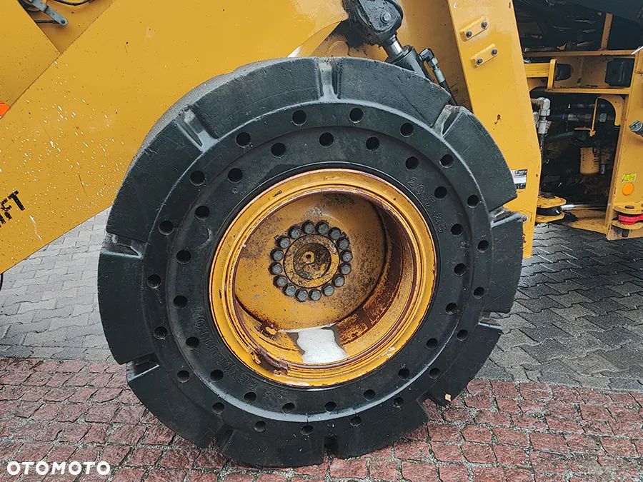 Caterpillar 930K - 23