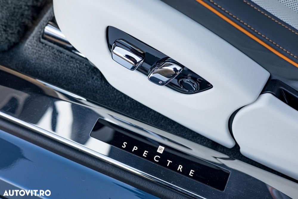 Rolls-Royce Spectre - 14