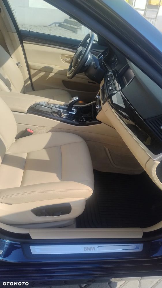 BMW Seria 5 528i xDrive Luxury Line - 29