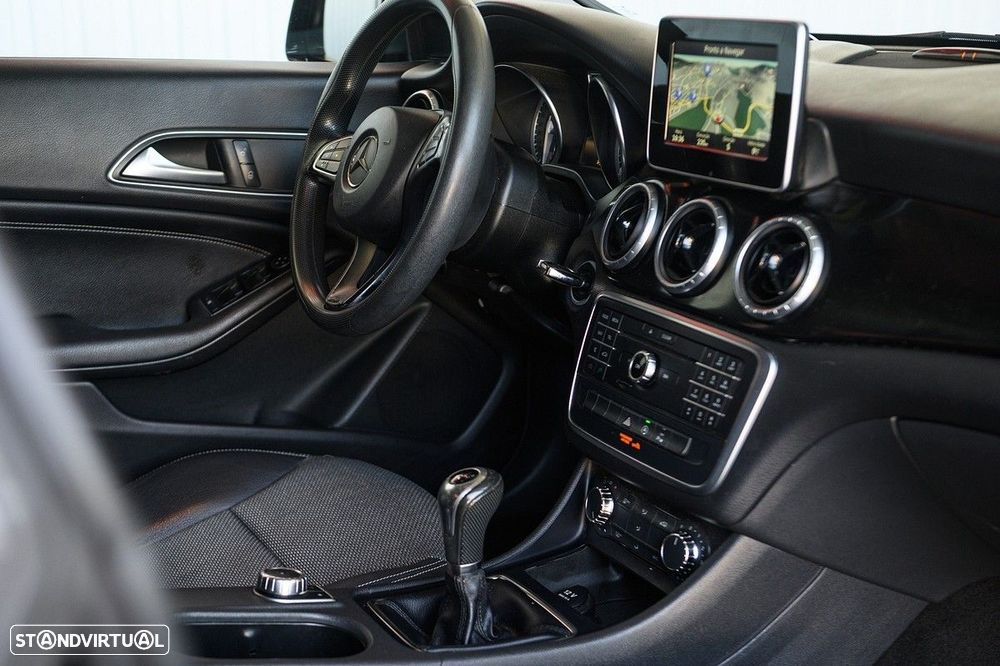 Mercedes-Benz CLA 180 d Shooting Brake Urban - 19