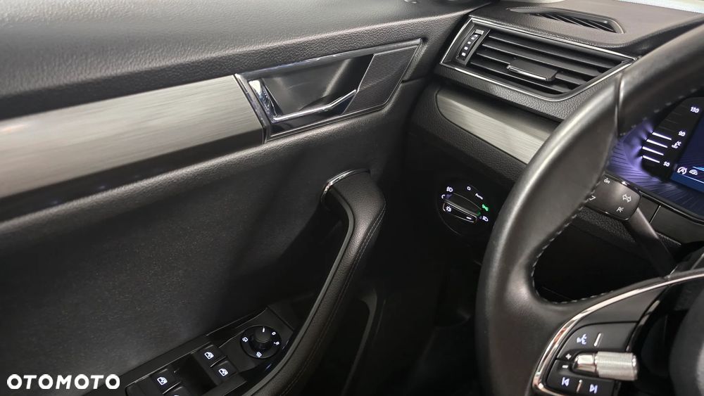 Skoda Superb 2.0 TDI SCR Sportline DSG - 32