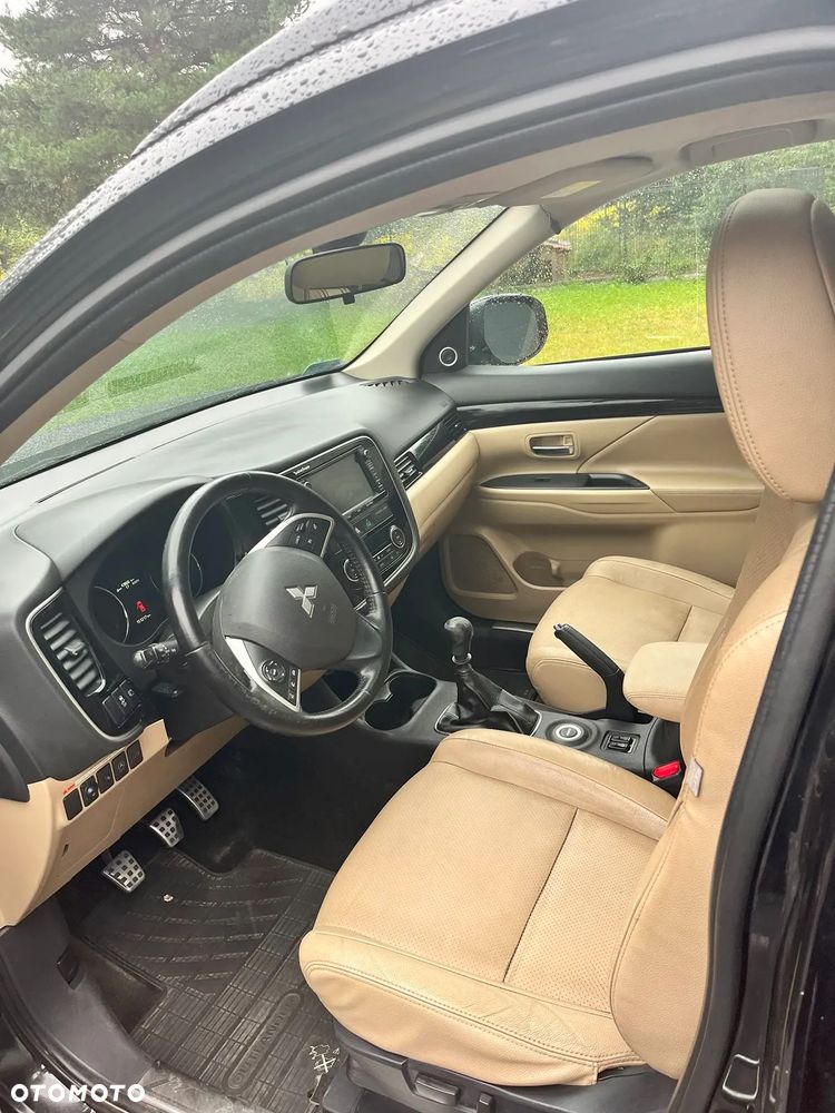Mitsubishi Outlander 2.2 DID Instyle Navi - 3