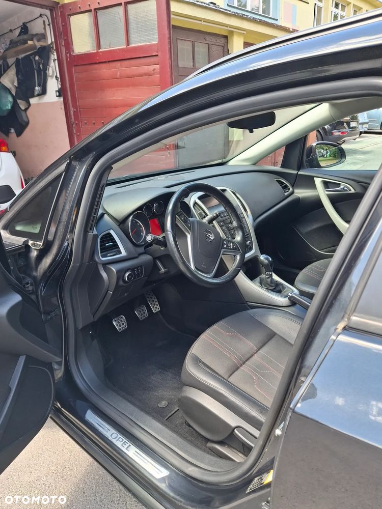 Opel Astra 1.4 Turbo 150 Jahre - 9