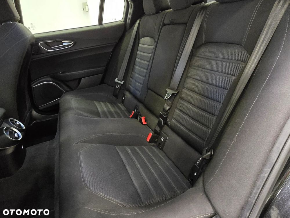 Alfa Romeo Giulia 2.0 Turbo - 12