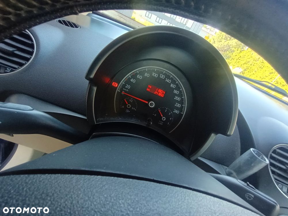 Volkswagen New Beetle - 9