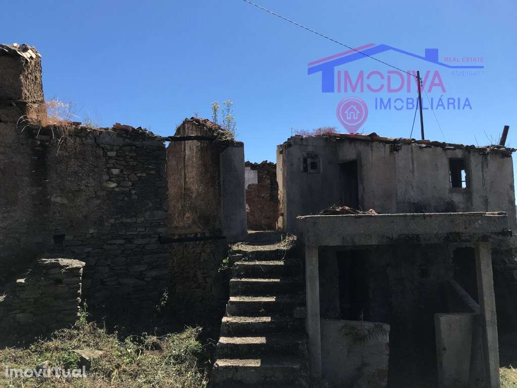 Terreno com ruína e anexo - Grande imagem: 2/9