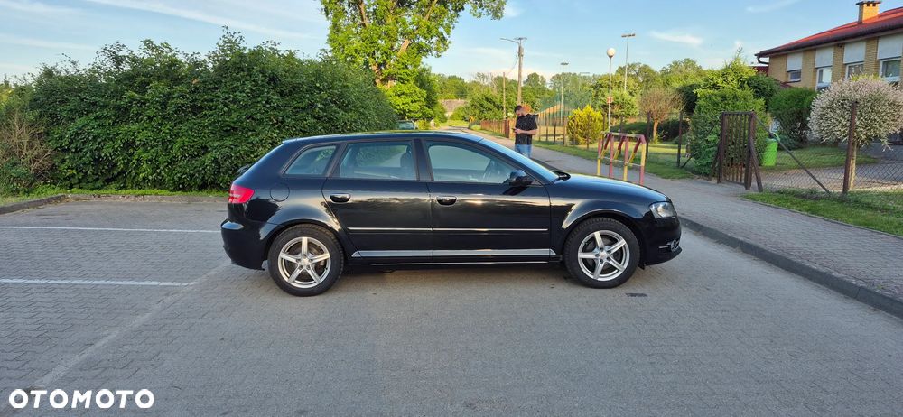 Audi A3 Sportback 1.6 TDI DPF Ambiente - 8