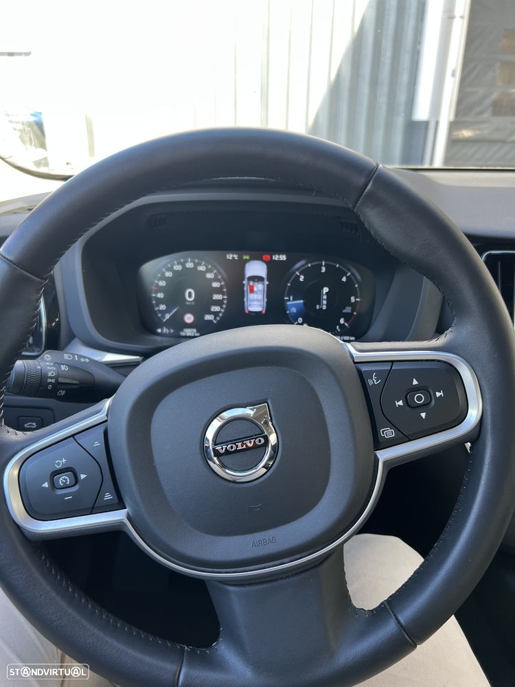 Volvo XC 40 D4 AWD Geartronic Momentum - 2