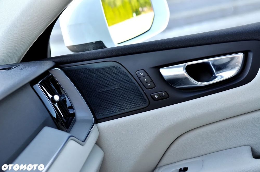 Volvo XC 60 T6 AWD Recharge Geartronic Inscription - 28