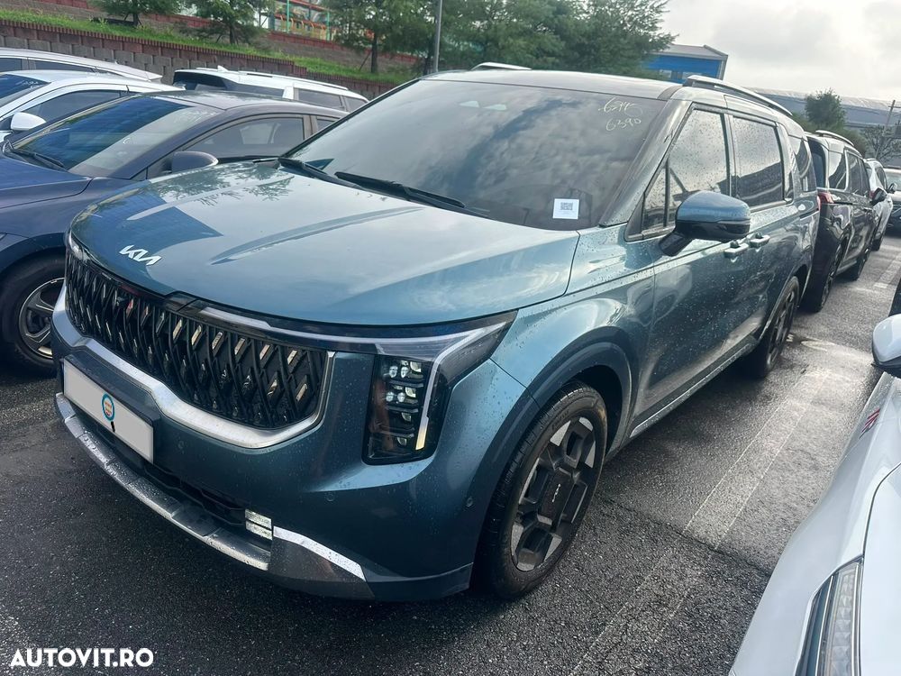 Kia Carnival - 2