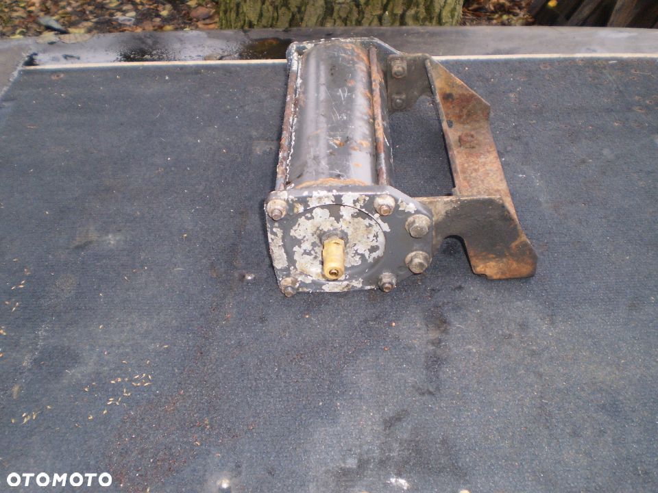 siłownik, zasobnik retardera  SCANIA 4 - 4