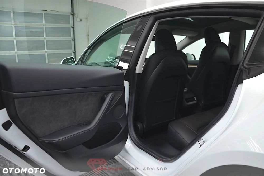 Tesla Model 3 - 12