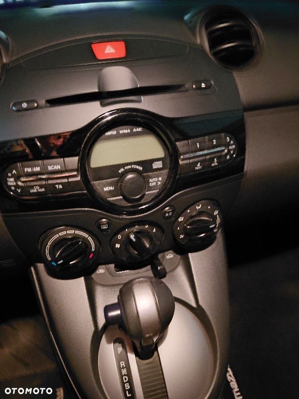 Mazda 2 1.5 Exclusive + - 12