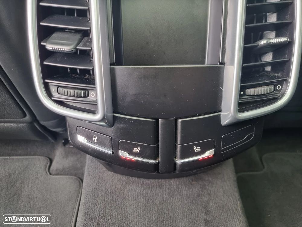 Porsche Cayenne Standard - 28