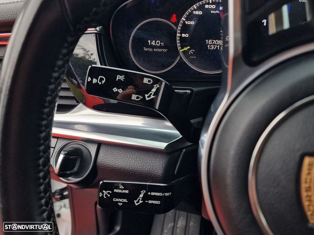 Porsche Panamera 4 E-Hybrid - 23