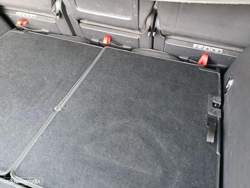 VW Touran 1.9 TDi Highline EC 7L - 5