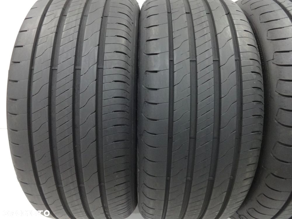 225/45/17 Goodyear EfficientGrip Performance 2 - 2