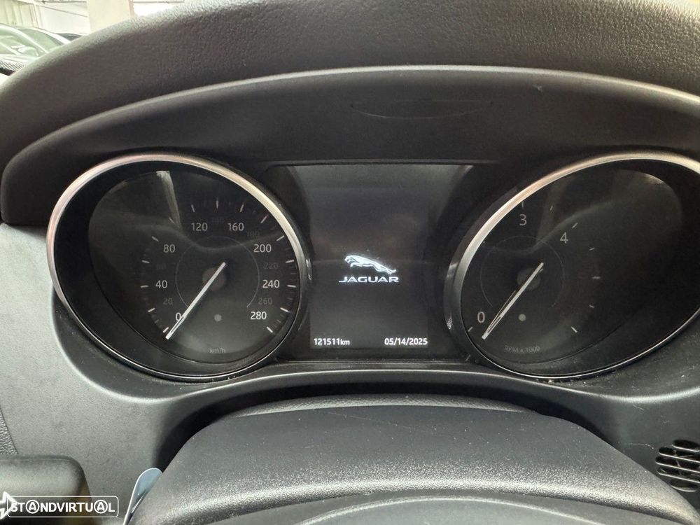 Jaguar XE 2.0 D Prestige - 13