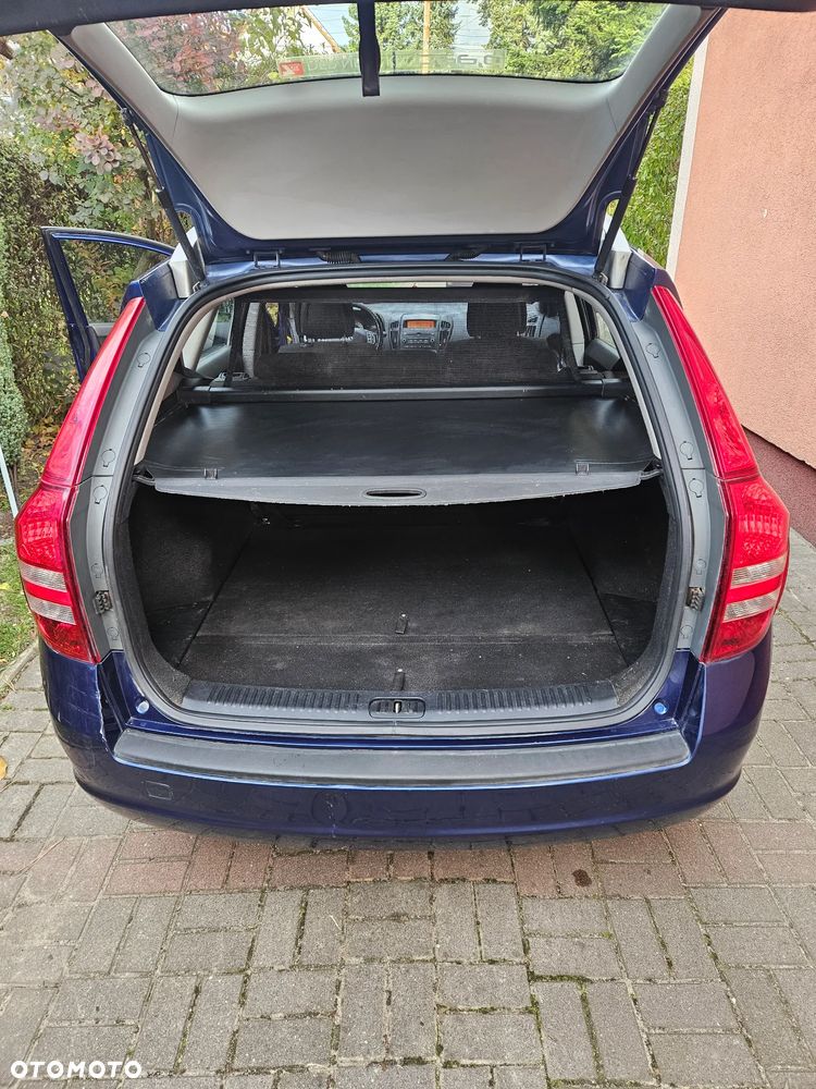 Kia Ceed - 8