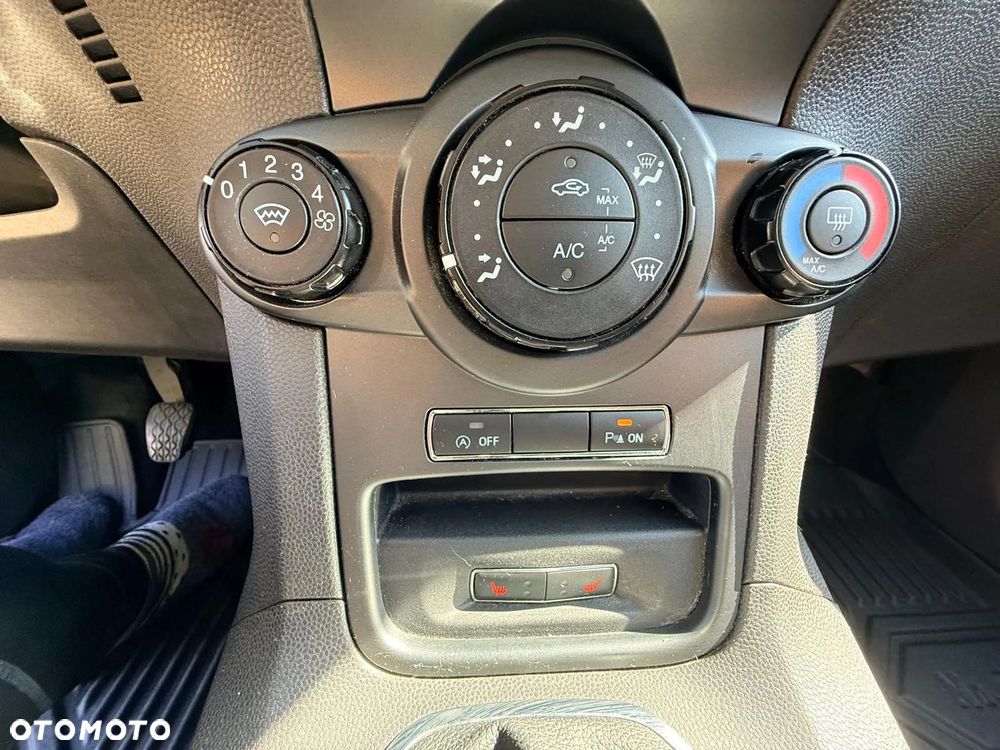 Ford Fiesta 1.0 EcoBoost S&S TITANIUM - 11