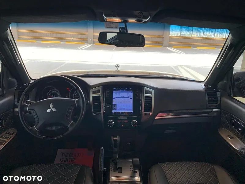 Mitsubishi Pajero - 11