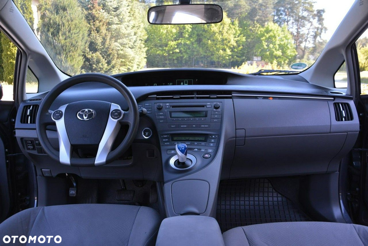 Toyota Prius - 25