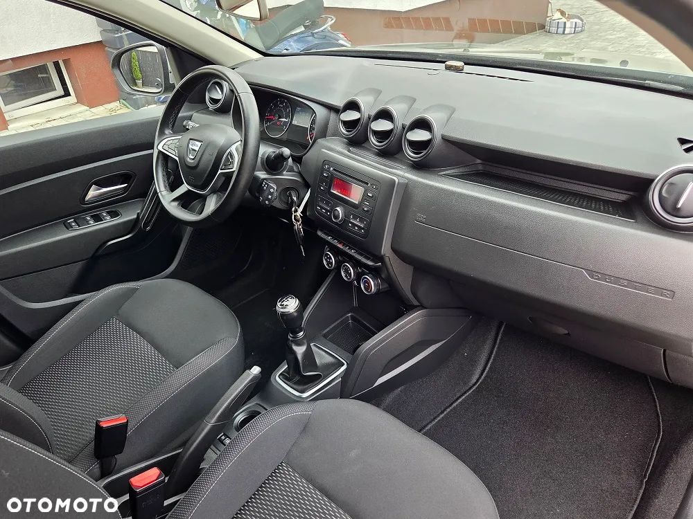 Dacia Duster 1.6 SCe Blackshadow S&S - 9