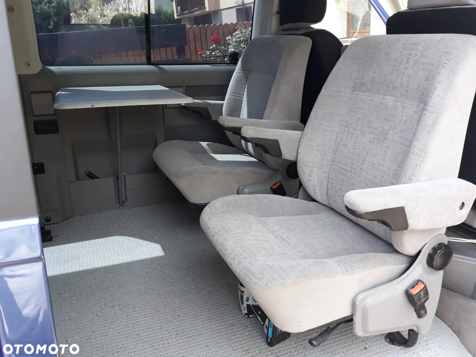 Volkswagen Multivan - 10