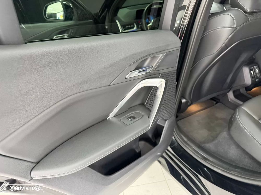 BMW iX2 eDrive20 Pack Desportivo M - 28