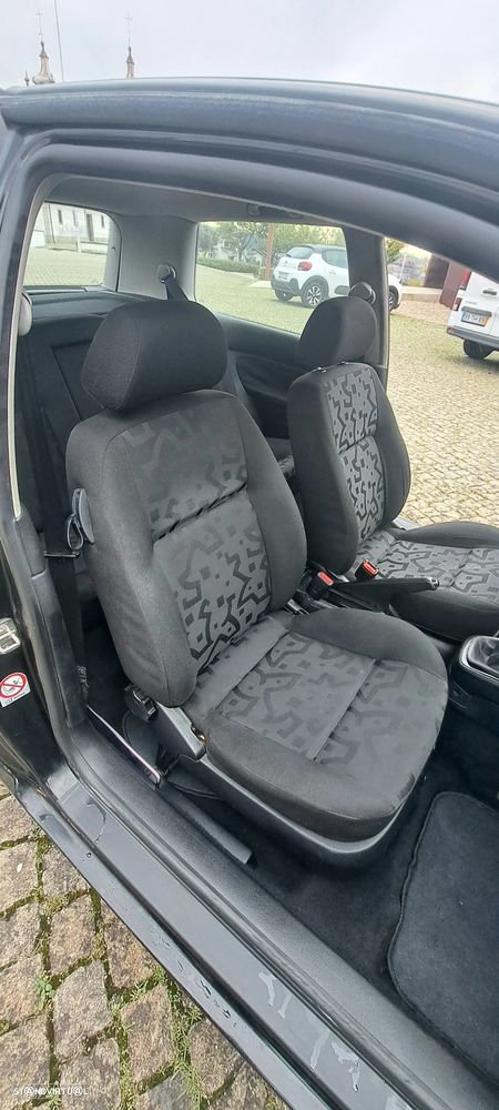 VW Golf 1.4i 25 Anos - 16