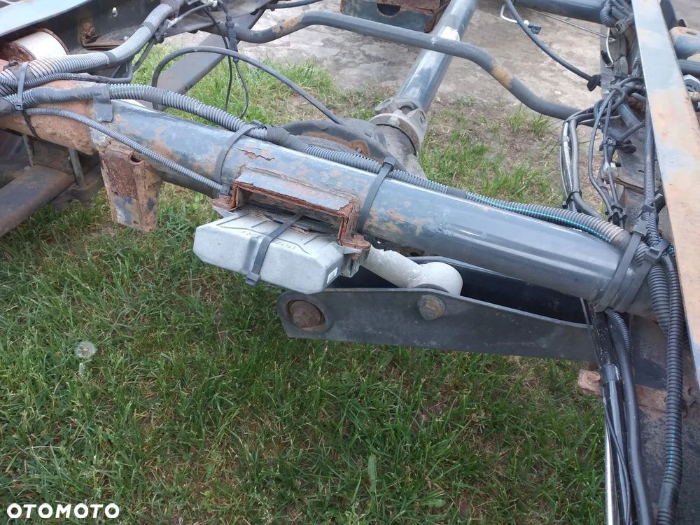 Iveco 3,0 CNG F1CE0441A osprzęt silnika 2013r, kabina szkielet ,  wał napędowy pół resory poduszki , koła z ładnymi oponami , sterowniki silnika i inne części - 12