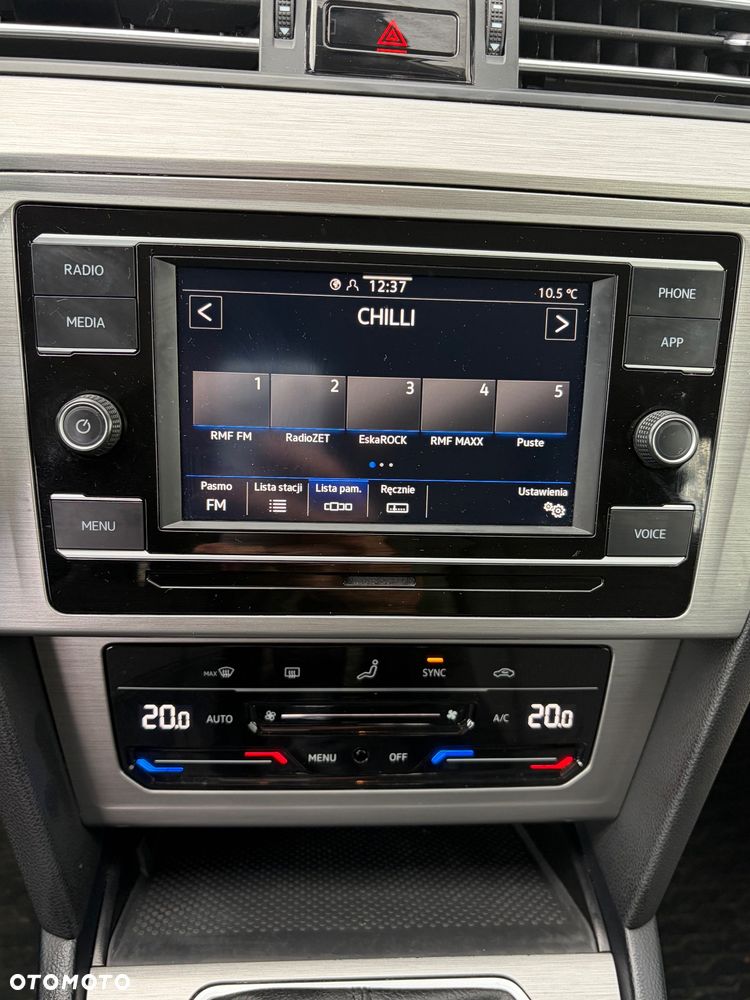 Volkswagen Passat - 16