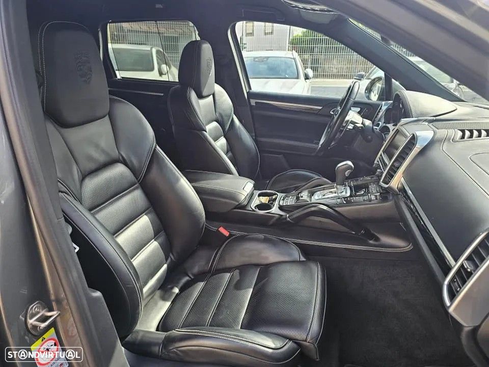 Porsche Cayenne S E-Hybrid Platinum Edition - 10