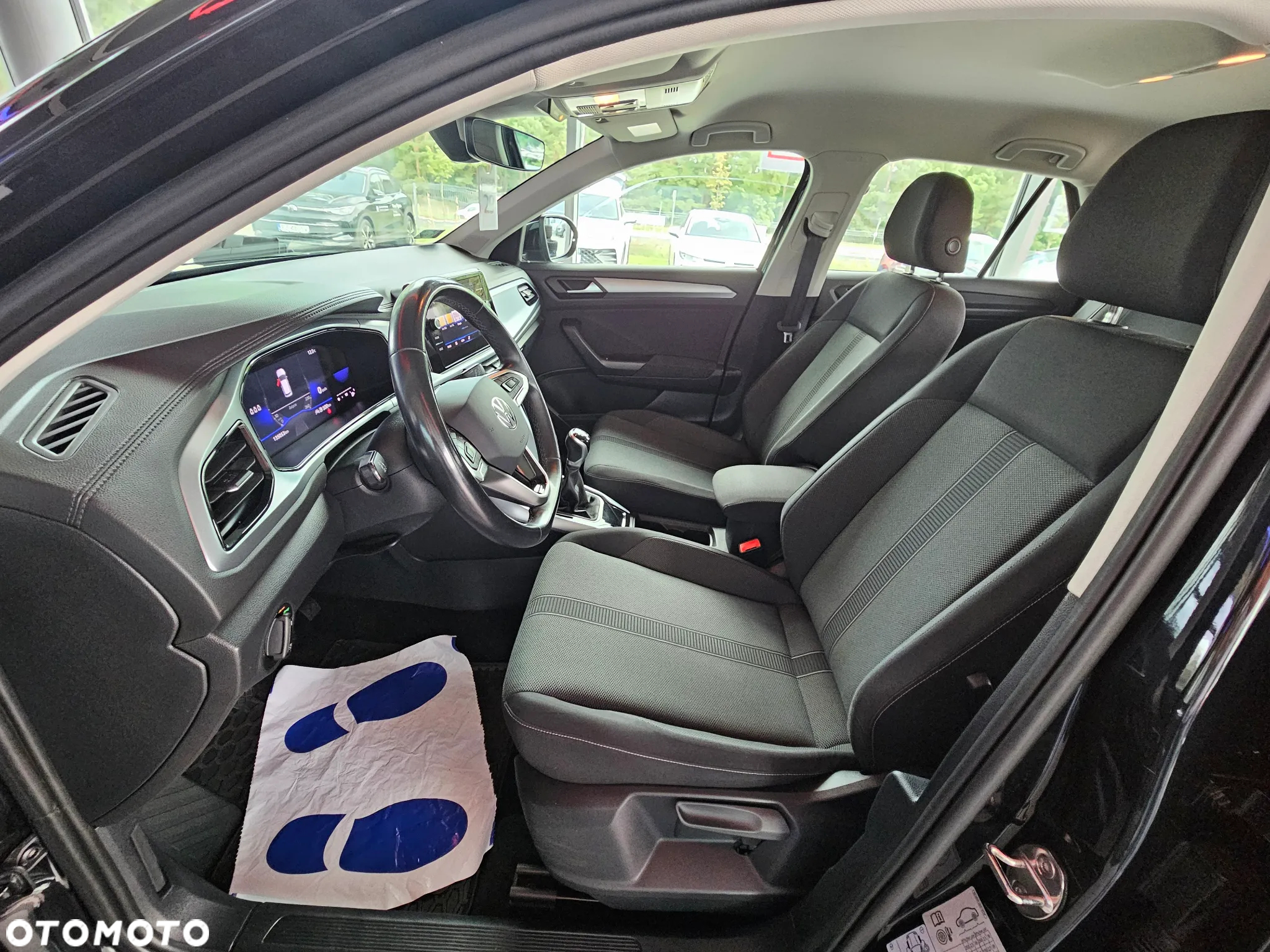Volkswagen T-Roc - 12