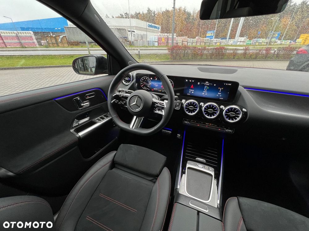 Mercedes-Benz GLA - 13