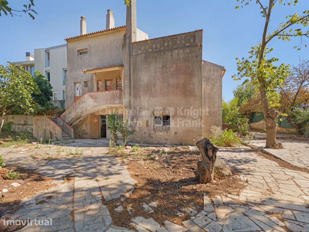 Moradia T5 com jardim para remodelação em Oeiras - Grande imagem: 4/26